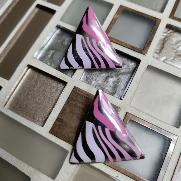 Vintage Triangles earrings -circa 1980s-$5 add on - Picture 1 of 3